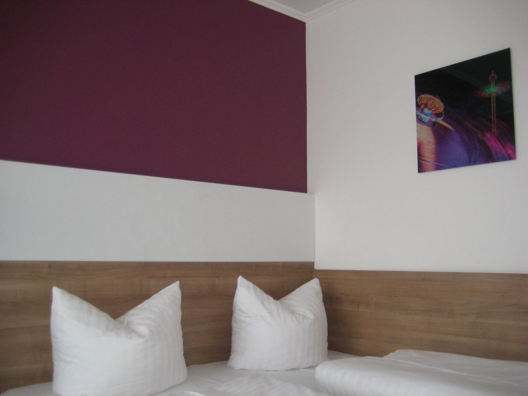 Hotel S16 3*