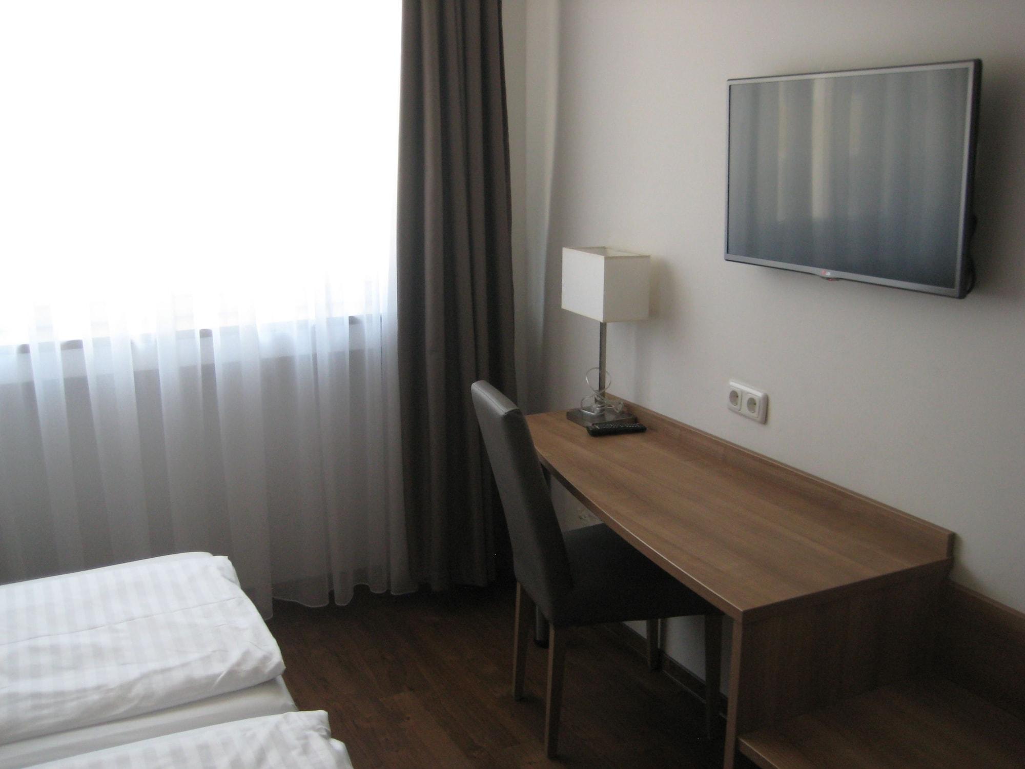 Hotel S16