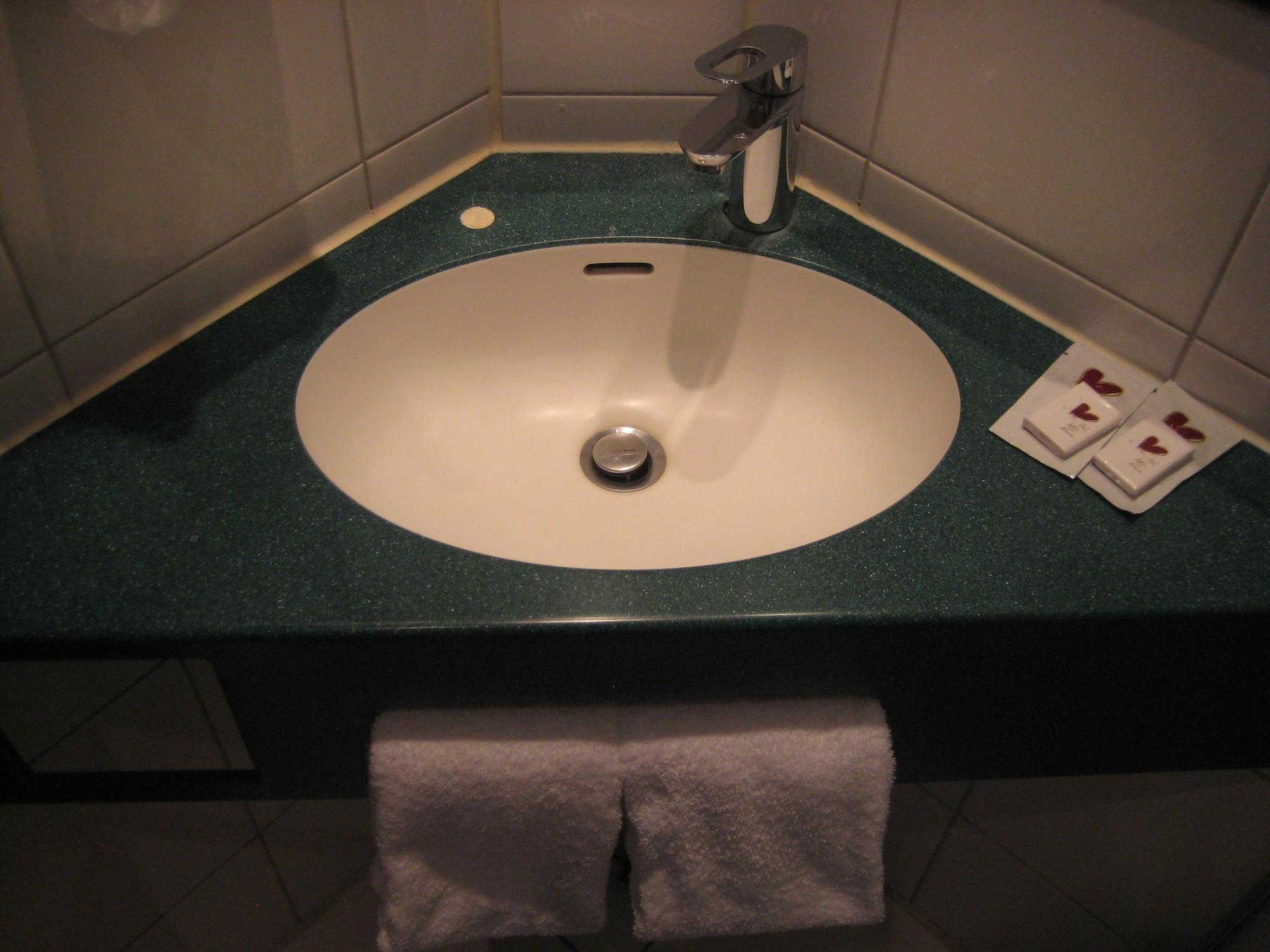 Hotel S16 3*
