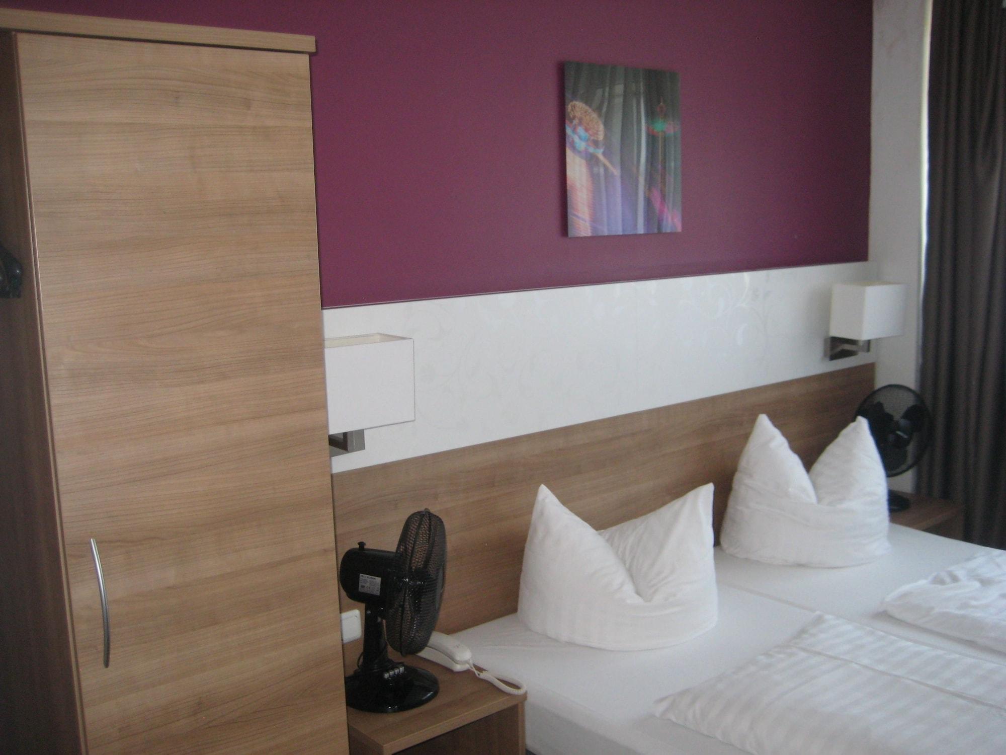 Hotel S16